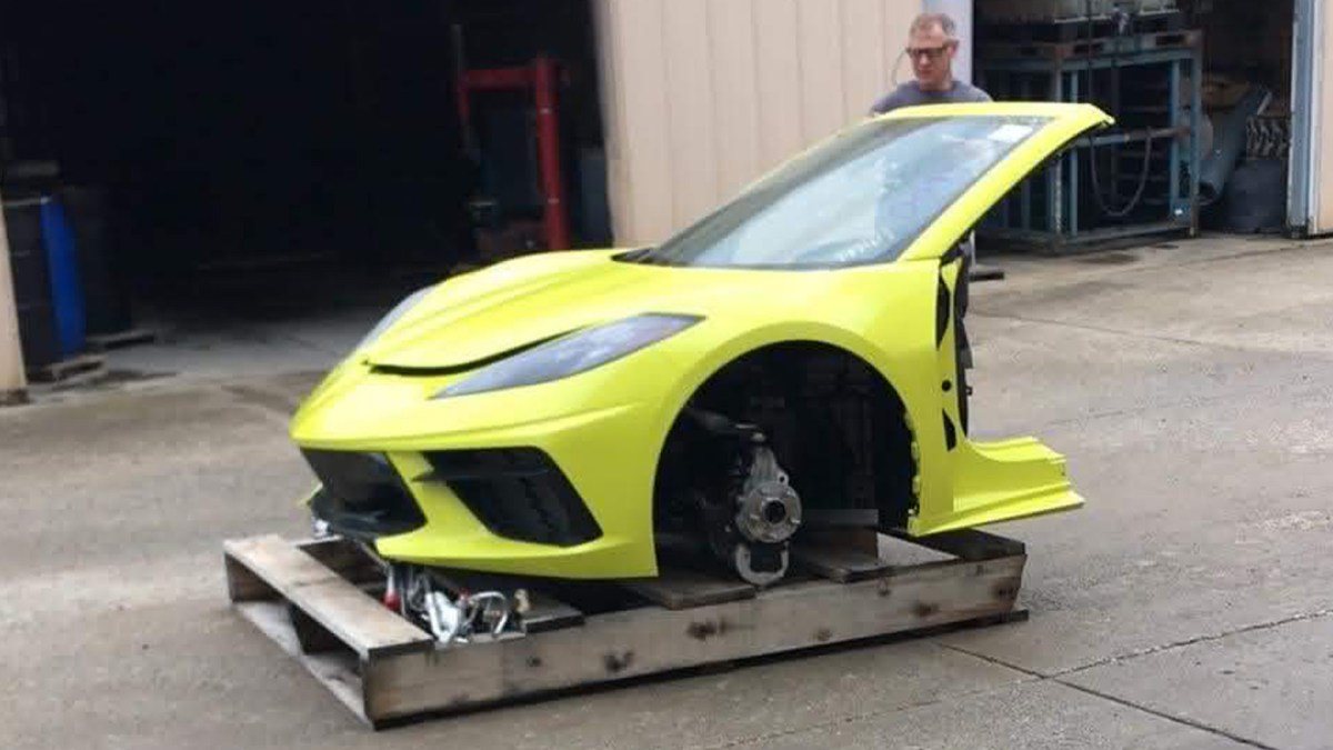 100 de Corvette-uri noi, lovite de tornadă: toate la dezmembrat