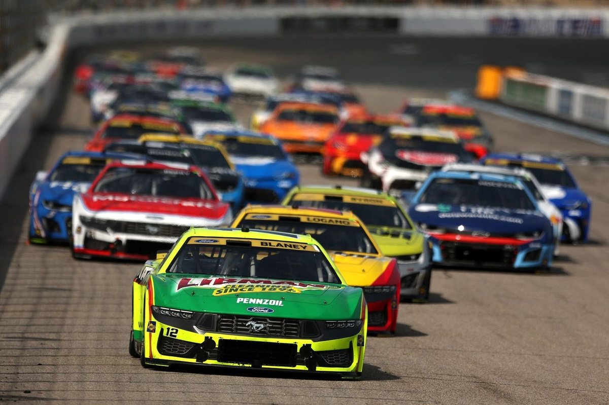 NASCAR New Hampshire: start mutat din cauza ploii